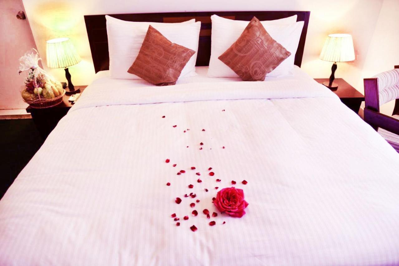 The Rock Hotel Νουβάρα Ελίγια Εξωτερικό φωτογραφία